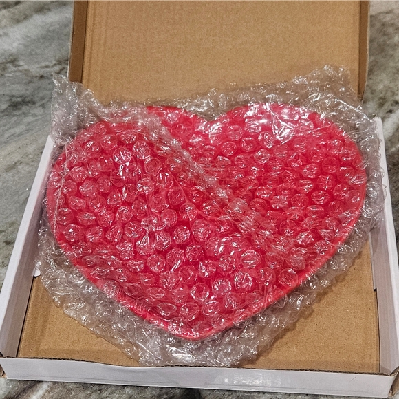NWT Valentine Heart-Shaped XOXO Red Candy Dish - Picture 7 of 9